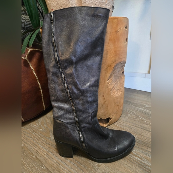 Made in Portugal Knee High Lined Leather Block Heeled Zip Up Boots - Picture 7 of 16